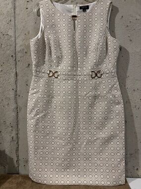Patterned Cream & Tan Sleeveless Sheath Dress with Gold Accent - Size 16